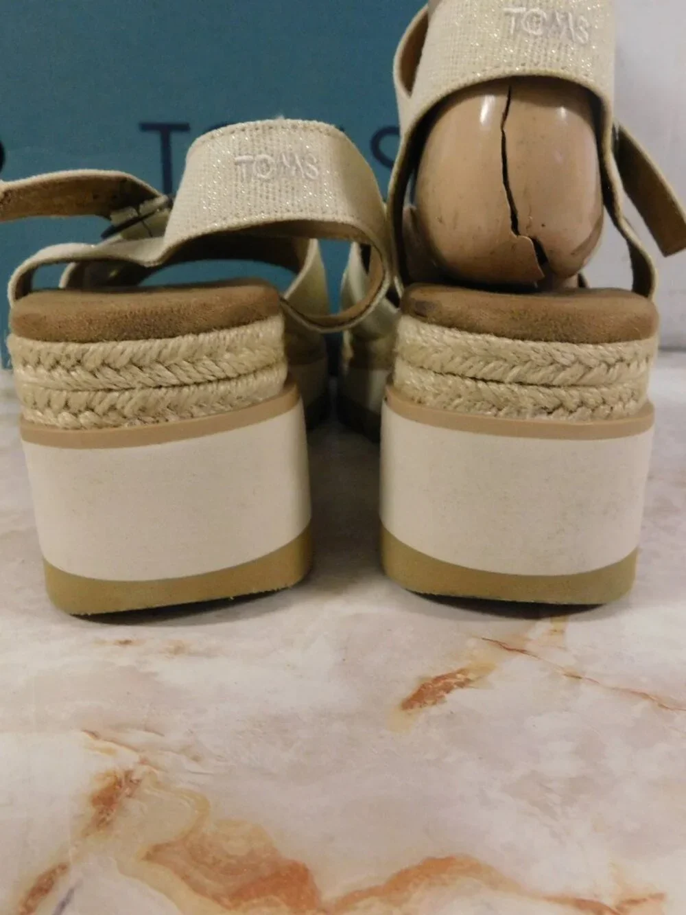 Toms NOELANI Natural / Gold Metallic Canvas Sandals NEW in Box 7